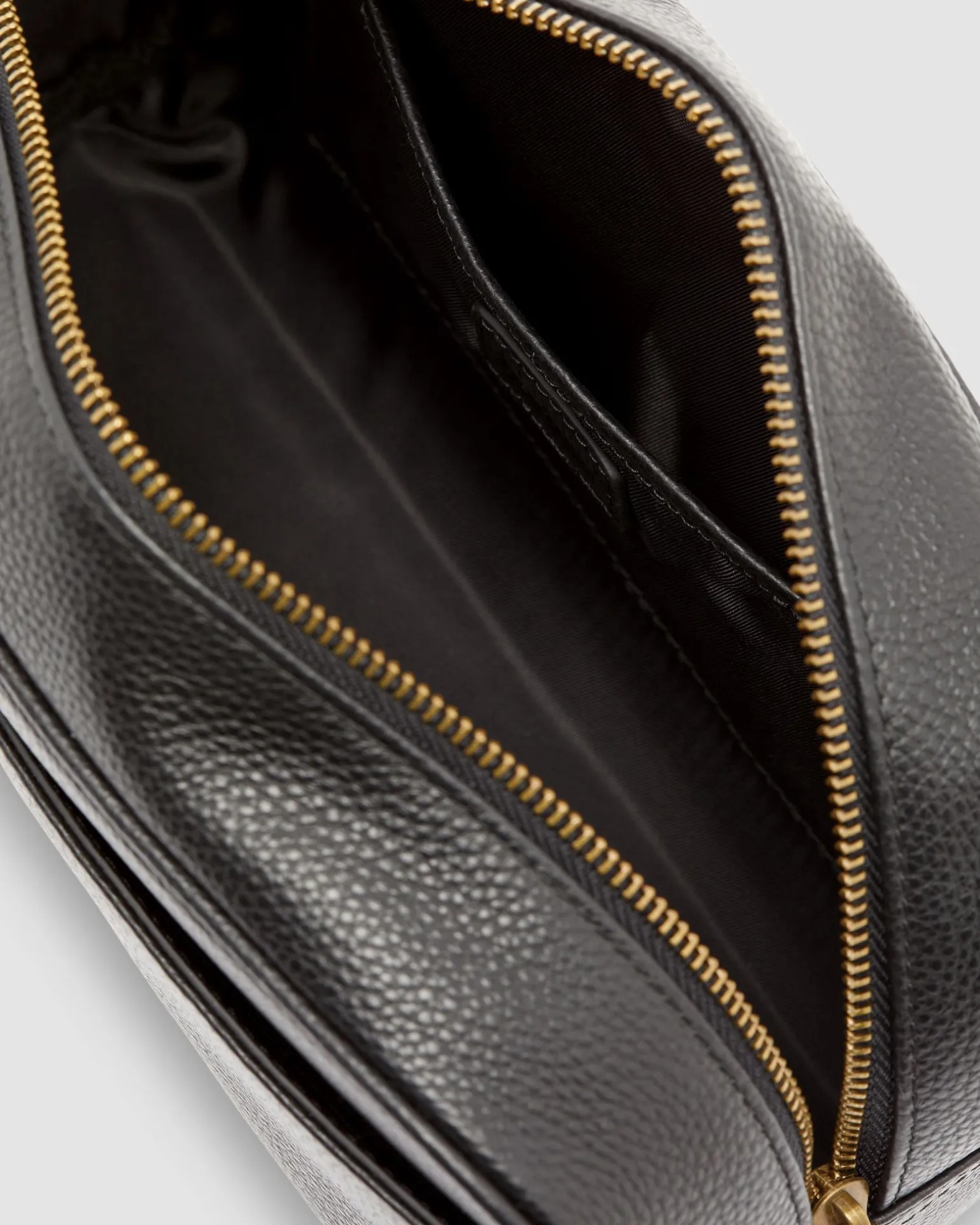 Royce Leather Wash Bag